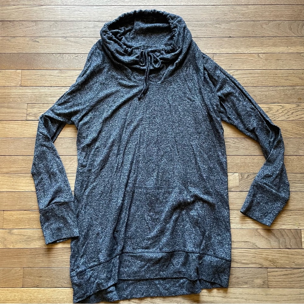 Outlaw  turtlenecked hoodie size XL